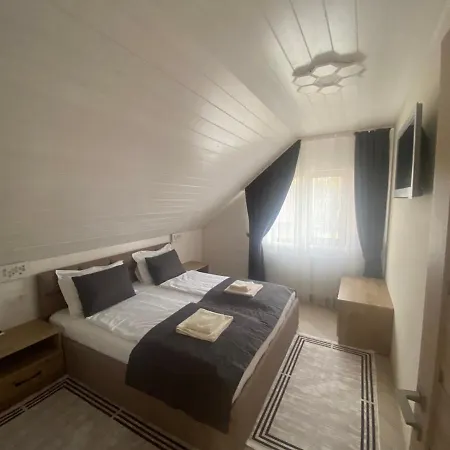 Smerekova Hata בית הארחה 3*